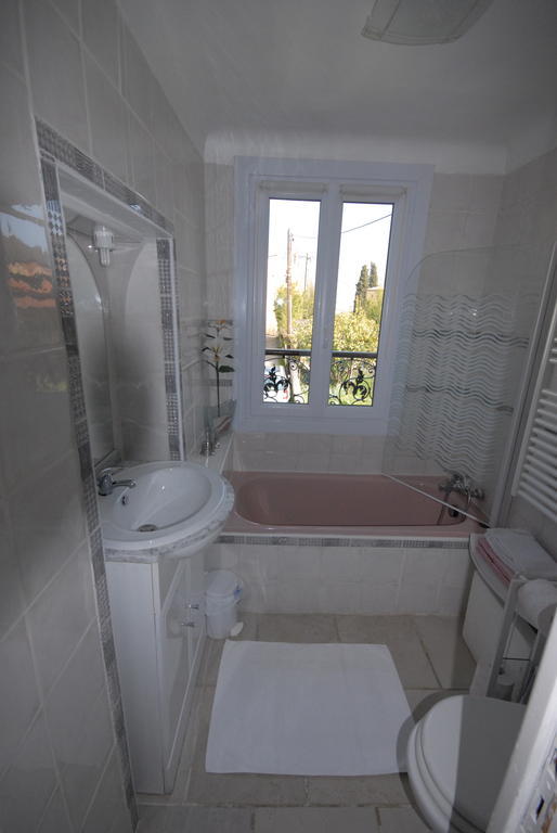 Mas Des Kardouons Bed & Breakfast Tourrettes-sur-Loup Room photo