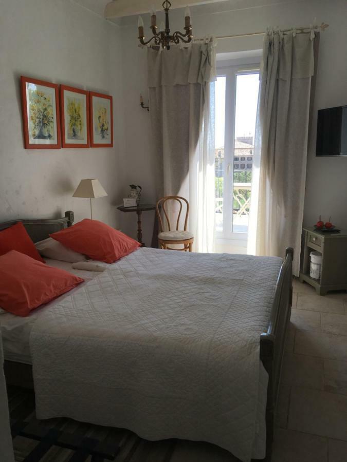 Mas Des Kardouons Bed & Breakfast Tourrettes-sur-Loup Exterior photo